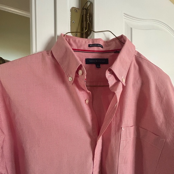 Tommy Hilfiger Men's Pink Casual Button-Down Shirt - Picture 2 of 3